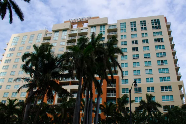 2000 - 2001 N Bayshore Drive