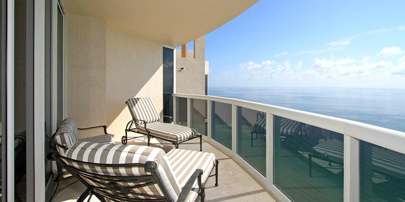 17555 Collins Avenue