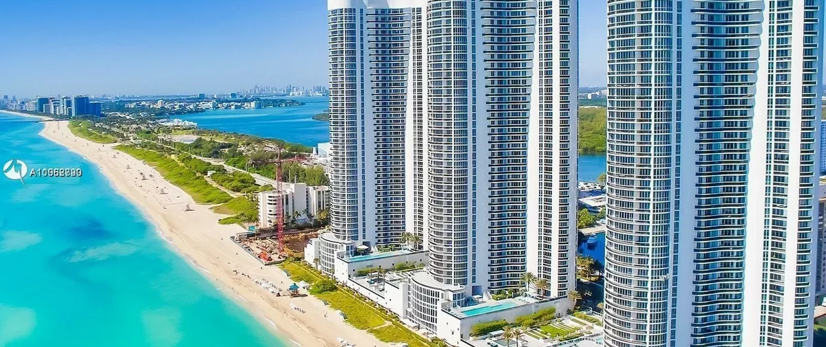 15811-15901-16001 Collins Avenue