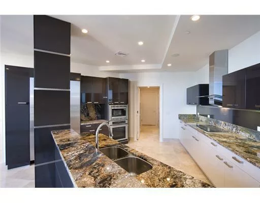 10 - 60 Edgewater Drive