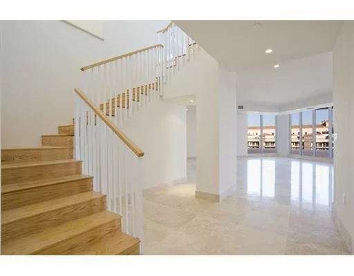 10 - 60 Edgewater Drive