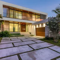 Casa a la venta en 1413 BISCAYA DR, Surfside FL 33154