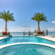 Casa a la venta en 1520 S Treasure Dr, North Bay Village FL 33141