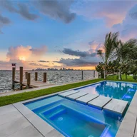 Casa a la venta en 1610 S Treasure Dr, North Bay Village FL 33141