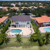 Casa a la venta en 7954 NW 163rd Ter, Miami Lakes FL 33016