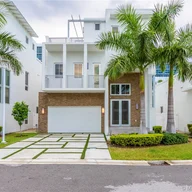 Casa a la venta en 8237 NW 34th Dr, Doral FL 33122