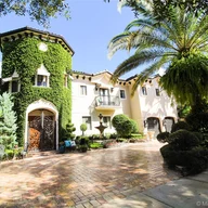 Casa a la venta en 7813 NW 165th St, Miami Lakes FL 33016