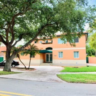 Casa a la venta en 8564 NW 165th St, Miami Lakes FL 33016