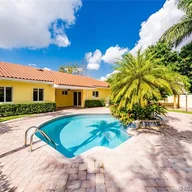 Casa a la venta en 381 Palmetto Dr, Miami Springs FL 33166