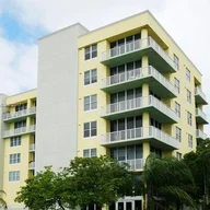 Apartamento a la venta en 1350 NW 8th Ct # A7, Miami FL 33136