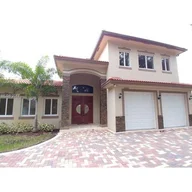Casa a la venta en 16861 NW 80th Ct, Miami Lakes FL 33016
