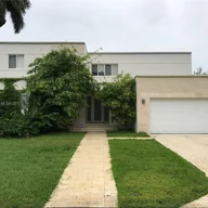 Casa a la venta en 7800 Center Bay Dr, North Bay Village FL 33141