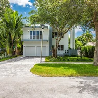 Casa a la venta en 220 S Melrose Dr, Miami Springs FL 33166