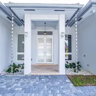 Casa a la venta en 16907 NW 83rd Pl, Miami Lakes FL 33016