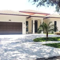 Casa a la venta en 8475 NW 169 ter, Miami Lakes FL 33016