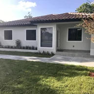 Casa a la venta en 1670 NE 168th St, North Miami Beach FL 33162