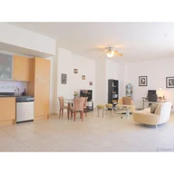 Apartamento a la venta en 1350 NW 8th Ct # 3, Miami FL 33136
