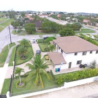 Casa a la venta en 185 NW 122nd Ave, Miami FL 33182