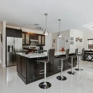 Casa a la venta en 15634 SW 13th Ter, Miami FL 33194