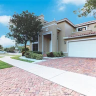 Casa a la venta en 700 NW 127th Ct, Miami FL 33182