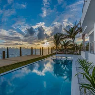 Casa a la venta en 1620 S Treasure Dr, North Bay Village FL 33141