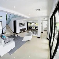 Casa a la venta en 16235 NW 82nd Ave, Miami Lakes FL 33016