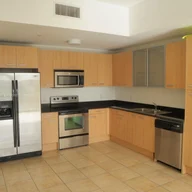 Apartamento a la venta en 1350 NW 8th Ct # 5, Miami FL 33136