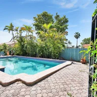 Casa a la venta en 7986 SW 4th St, Miami FL 33144