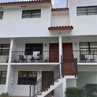 Apartamento a la venta en 421 Swallow Dr # 6, Miami Springs FL 33166