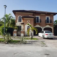 Casa a la venta en 15500 SW 12th Ter, Miami FL 33194