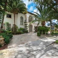 Casa a la venta en 8290 NW 167th Ter, Miami Lakes FL 33016