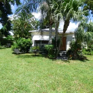 Casa a la venta en 255 NE 161st St, Miami FL 33162