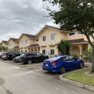 Casa a la venta en 18015 NW 74th Path, Hialeah FL 33015