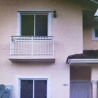 Casa a la venta en 7423 NW 182nd St # 7423, Hialeah FL 33015