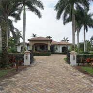 Casa a la venta en 190 NW 128th Ave, Miami FL 33182