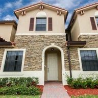 Casa a la venta en 9356 W 32nd Ln # 9356, Hialeah Gardens FL 33018