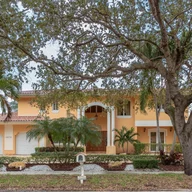 Casa a la venta en 16731 NW 81st Ave, Miami Lakes FL 33016