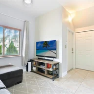 Casa a la venta en 7461 NW 181 St, Hialeah FL 33015