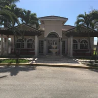 Casa a la venta en 17968 NW 74th Ct # 17968, Hialeah FL 33015