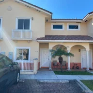 Casa a la venta en 18026 NW 74th Ct # 18026, Hialeah FL 33015