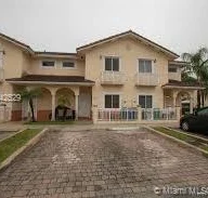 Casa a la venta en 18057 NW 74th Path # 18057, Hialeah FL 33015