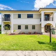 Casa a la venta en 32 Hough Dr, Miami Springs FL 33166