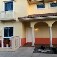 Casa a la venta en 17932 NW 74th Ct, Hialeah FL 33015