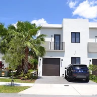 Casa a la venta en 547 SW 91st Ave, Miami FL 33174