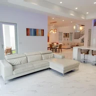 Casa a la venta en 8249 NW 33rd Ter, Doral FL 33122