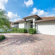 Casa a la venta en 1530 SW 89th Ct, Miami FL 33174