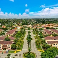 Casa a la venta en 18037 NW 74th Ct # 18037, Miami FL 33015