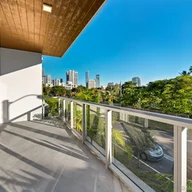 Apartamento a la venta en 529 SW 11th St # 201, Miami FL 33129