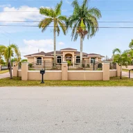 Casa a la venta en 195 NW 130th Ave, Miami FL 33182