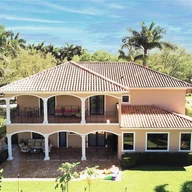 Casa a la venta en 16100 NW 83rd Pl, Miami Lakes FL 33016